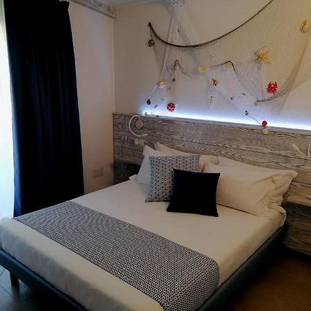 Gi & Ro Al Mare Bed & Breakfast Кастелсардо Екстериор снимка