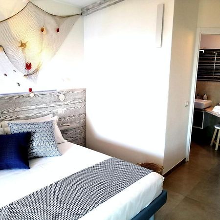 Gi & Ro Al Mare Bed & Breakfast Кастелсардо Екстериор снимка